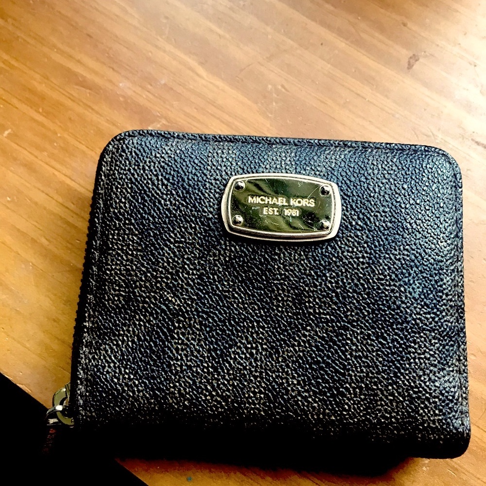 Michael Kors Wallet  original from Michael Kors Store.. great condition